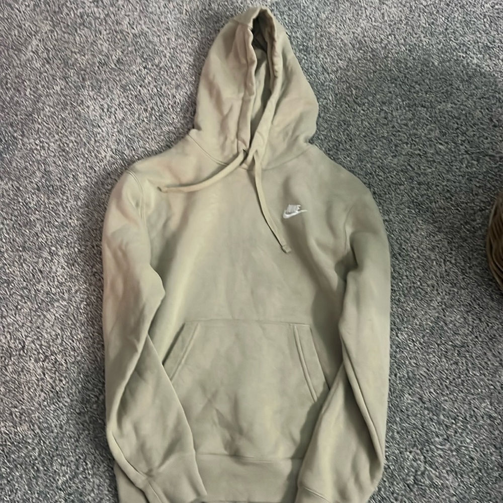 Never worn, I didn’t like the color on me.